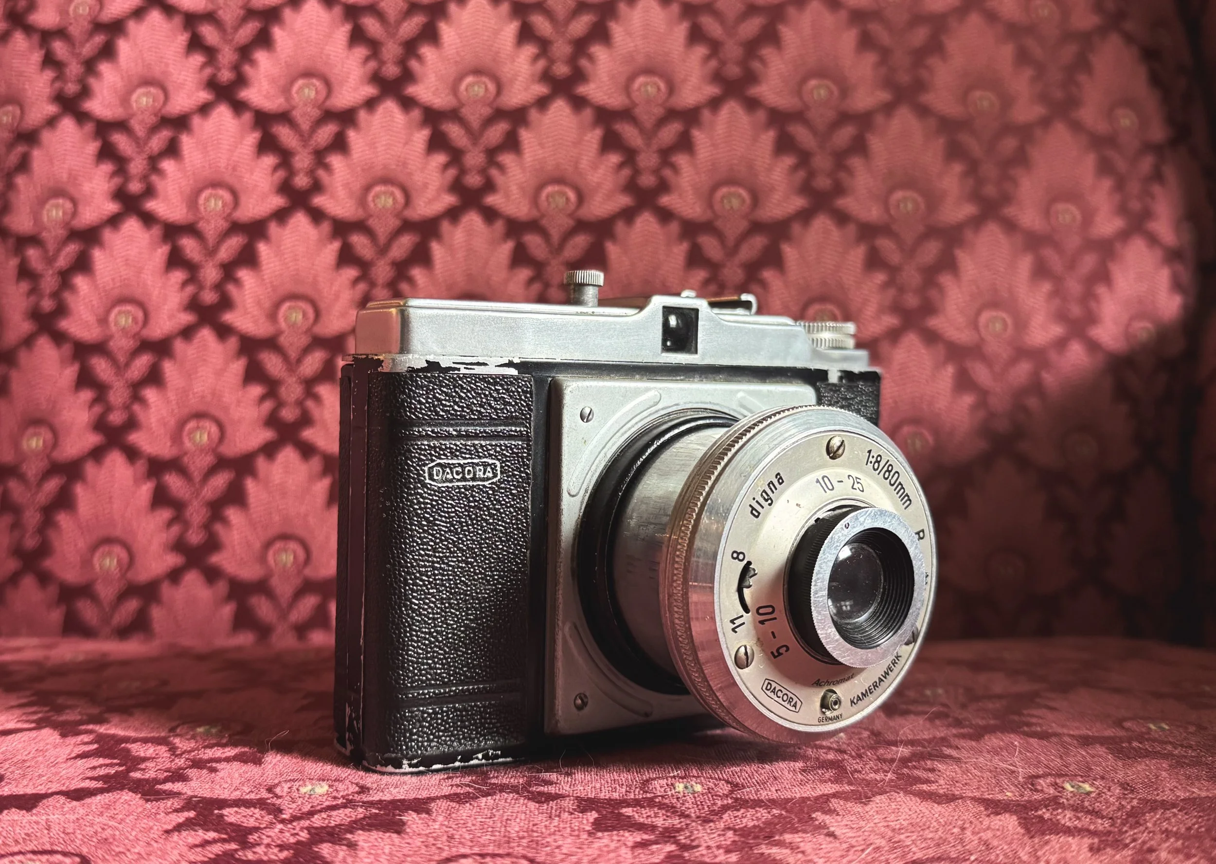 Contax Carl Zeiss 140mm f/2.8 Sonnar T* Lens Review & Sample